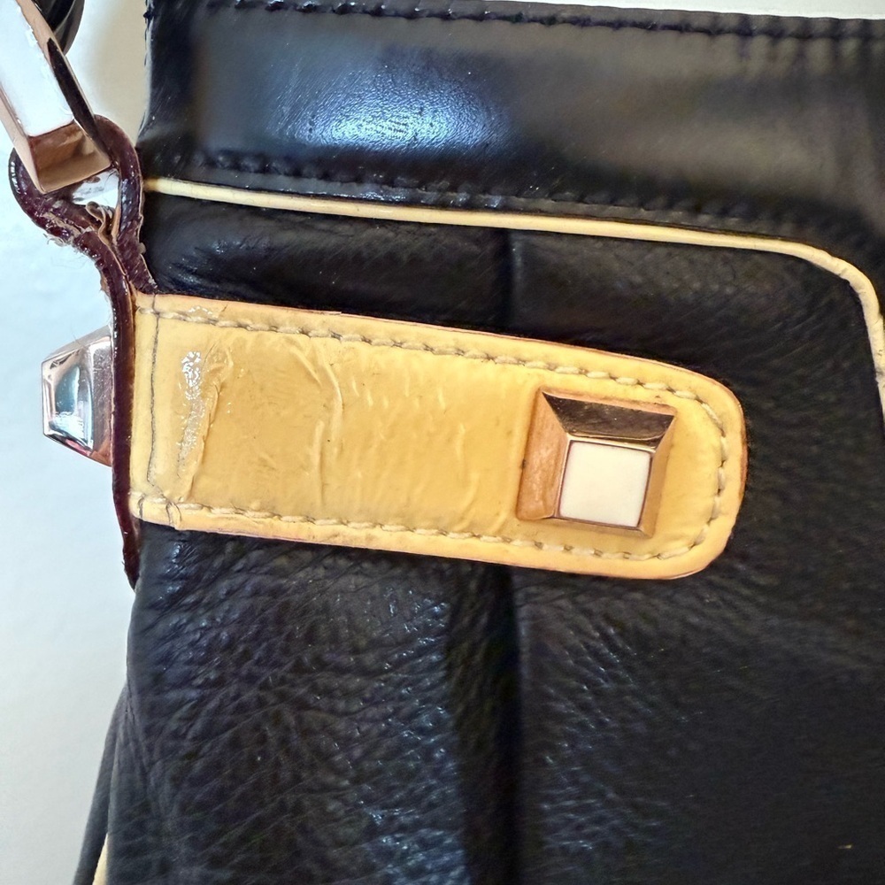 Rare L.A.M.B. by Gwen Stefani Leather Crossbody Purse - Picture 4 of 16